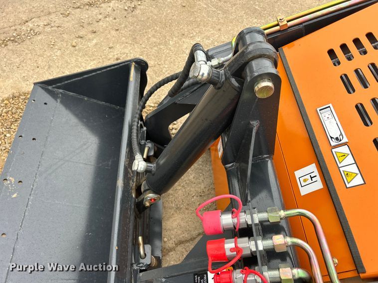 image for item MO9227 Landhero compact utility loader