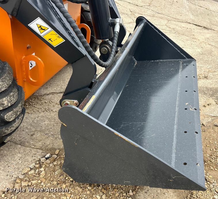 image for item MO9227 Landhero compact utility loader