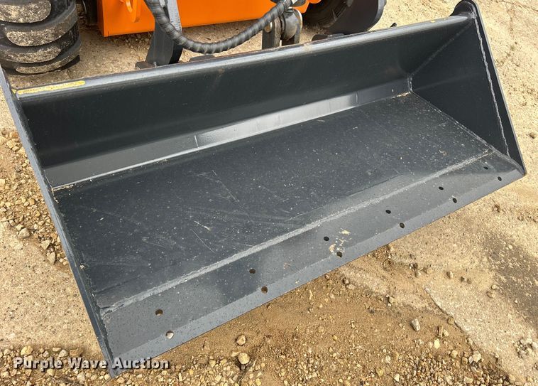 image for item MO9227 Landhero compact utility loader