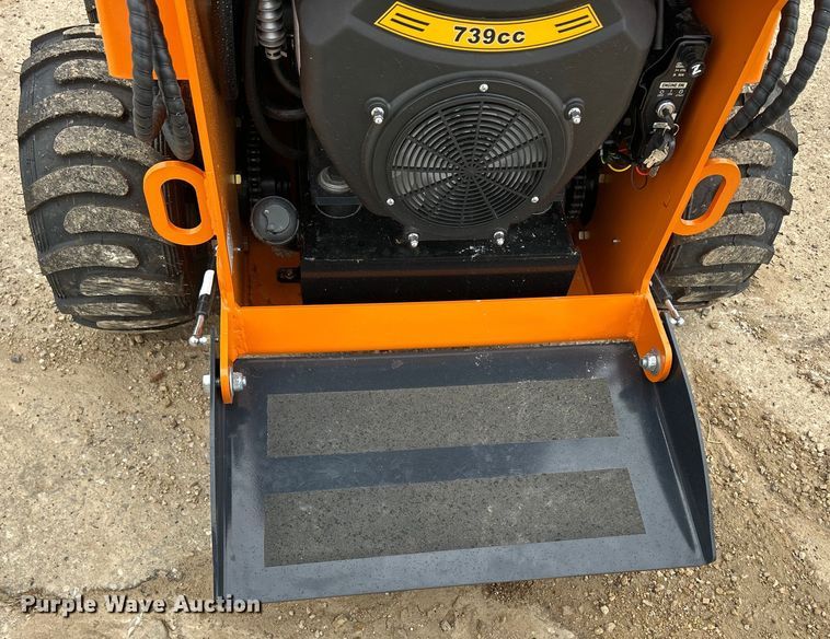 image for item MO9227 Landhero compact utility loader