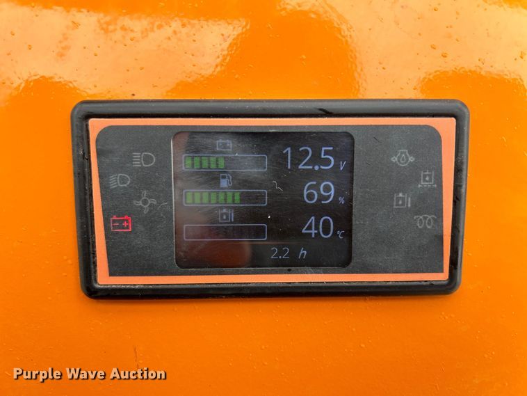 image for item MO9227 Landhero compact utility loader