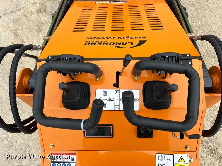 image for item MO9227 Landhero compact utility loader