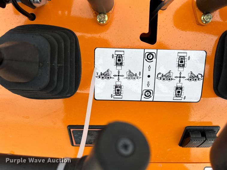 image for item MO9227 Landhero compact utility loader