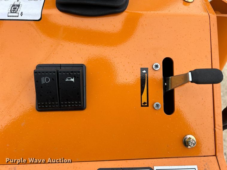 image for item MO9227 Landhero compact utility loader