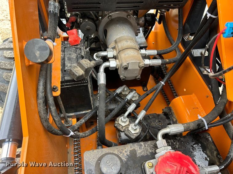 image for item MO9227 Landhero compact utility loader