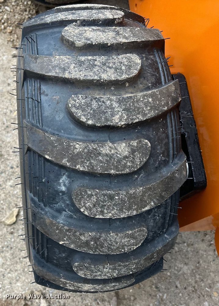 image for item MO9227 Landhero compact utility loader