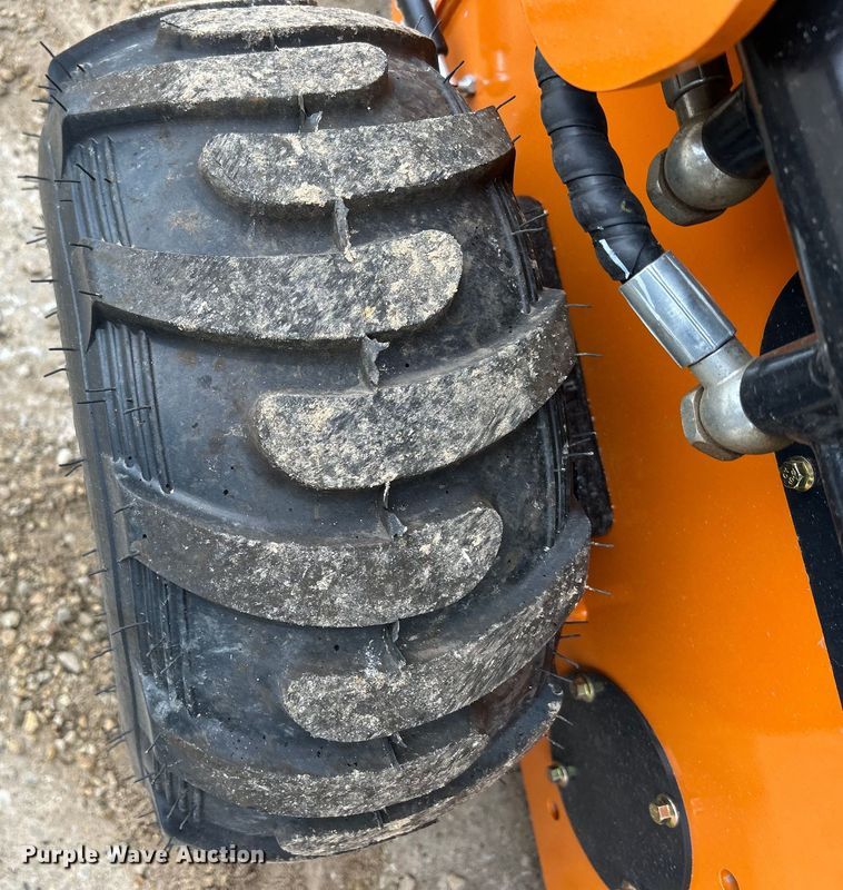 image for item MO9227 Landhero compact utility loader