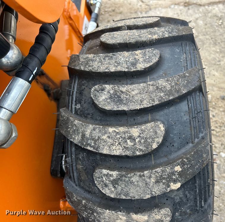 image for item MO9227 Landhero compact utility loader