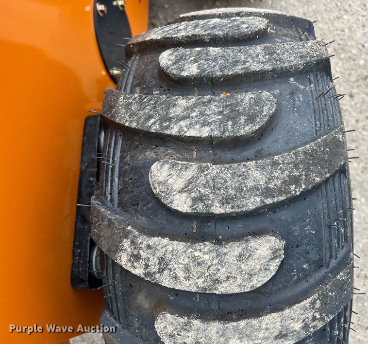 image for item MO9227 Landhero compact utility loader