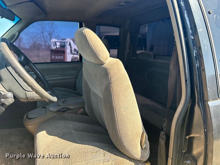 image for item NB9349 1996 Chevrolet C1500 Ext. Cab pickup truck