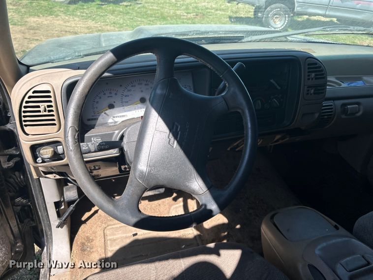 image for item NB9349 1996 Chevrolet C1500 Ext. Cab pickup truck