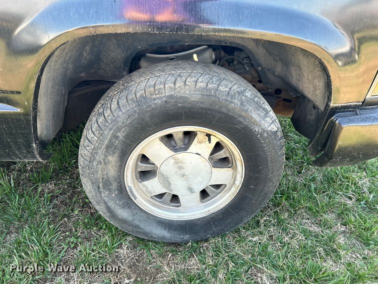 image for item NB9349 1996 Chevrolet C1500 Ext. Cab pickup truck