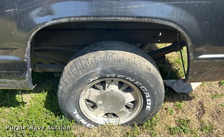 image for item NB9349 1996 Chevrolet C1500 Ext. Cab pickup truck