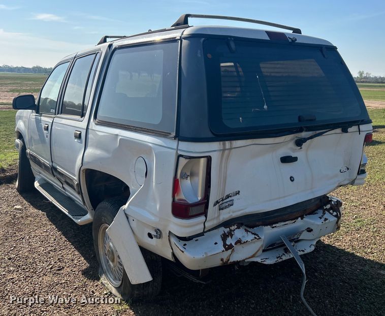 image for item NB9377 1994 Ford Explorer SUV