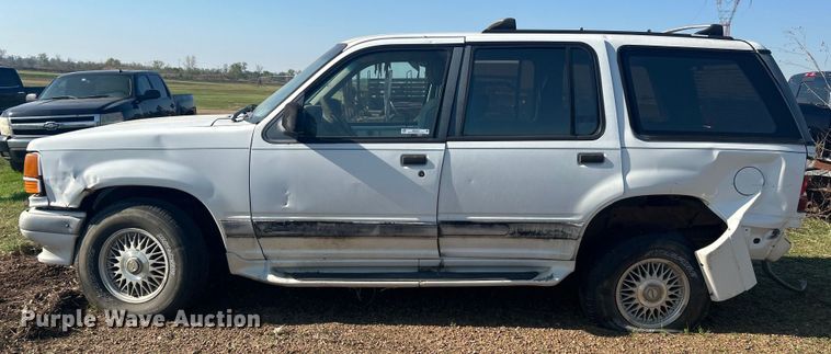 image for item NB9377 1994 Ford Explorer SUV