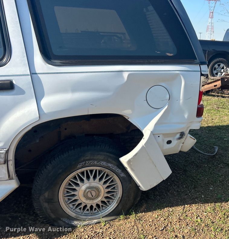 image for item NB9377 1994 Ford Explorer SUV