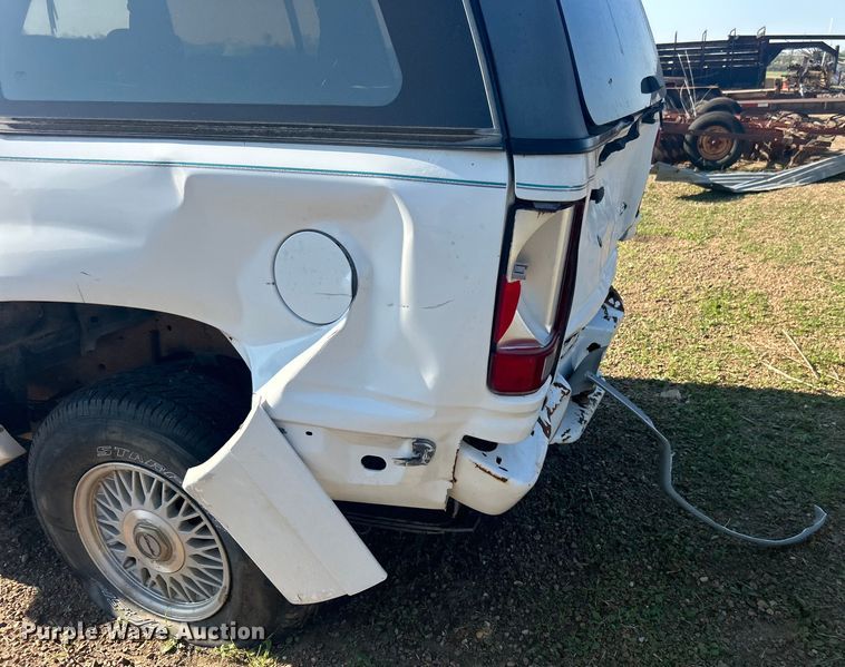 image for item NB9377 1994 Ford Explorer SUV