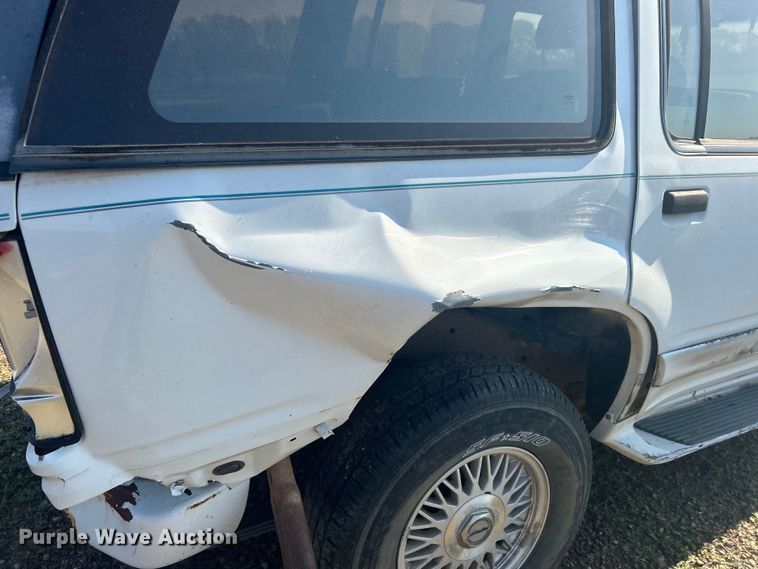 image for item NB9377 1994 Ford Explorer SUV