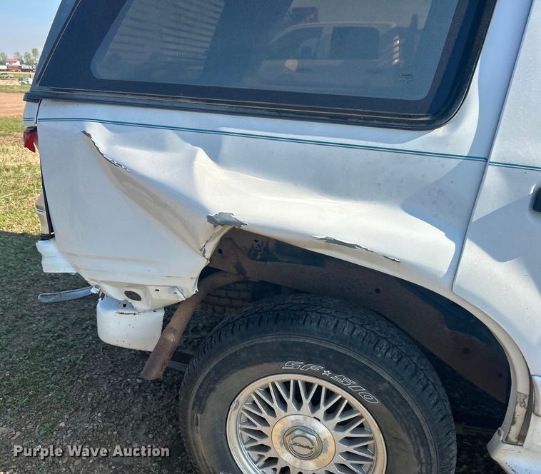 image for item NB9377 1994 Ford Explorer SUV