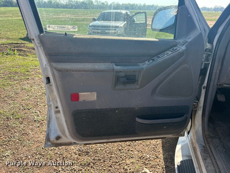 image for item NB9377 1994 Ford Explorer SUV