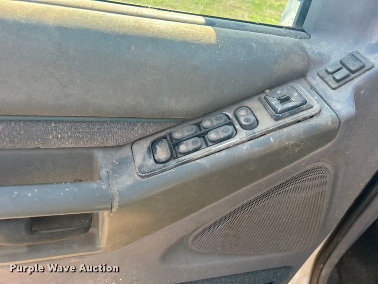 image for item NB9377 1994 Ford Explorer SUV