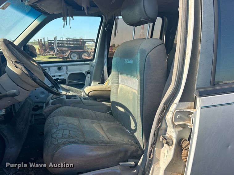 image for item NB9377 1994 Ford Explorer SUV