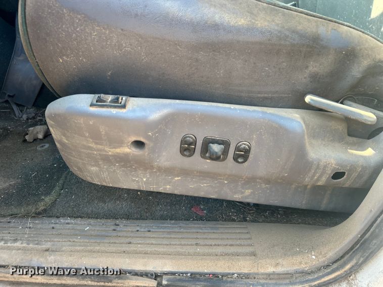 image for item NB9377 1994 Ford Explorer SUV