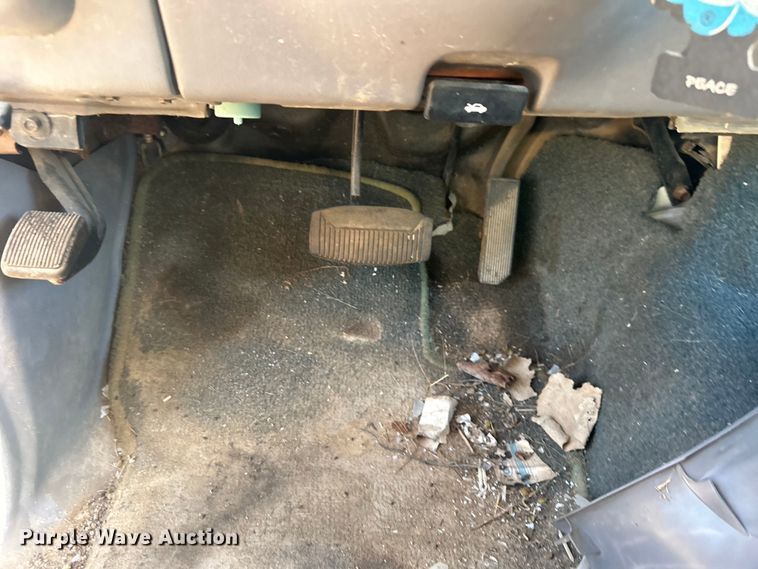 image for item NB9377 1994 Ford Explorer SUV