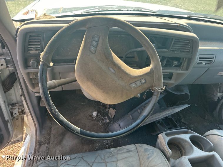 image for item NB9377 1994 Ford Explorer SUV