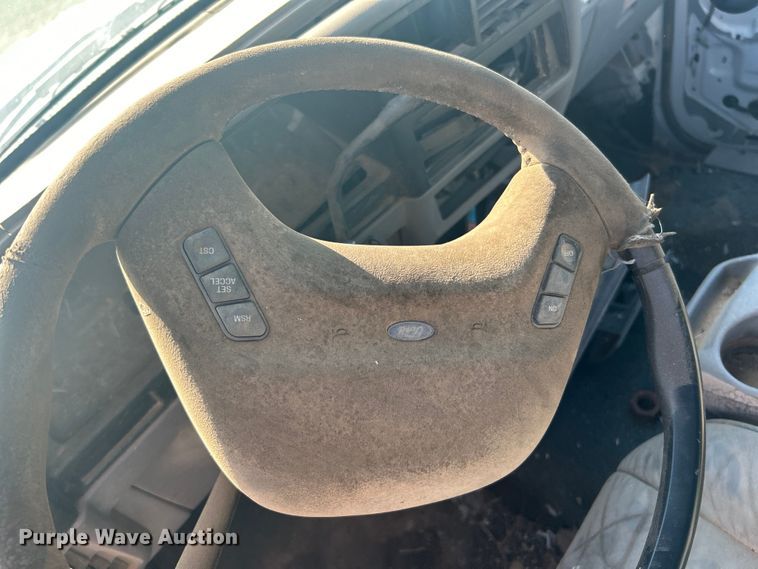 image for item NB9377 1994 Ford Explorer SUV