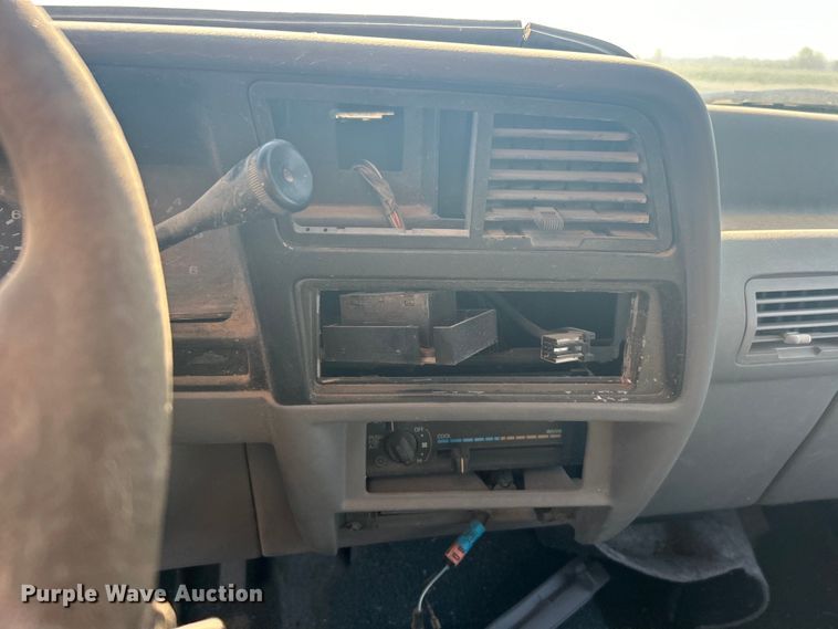 image for item NB9377 1994 Ford Explorer SUV