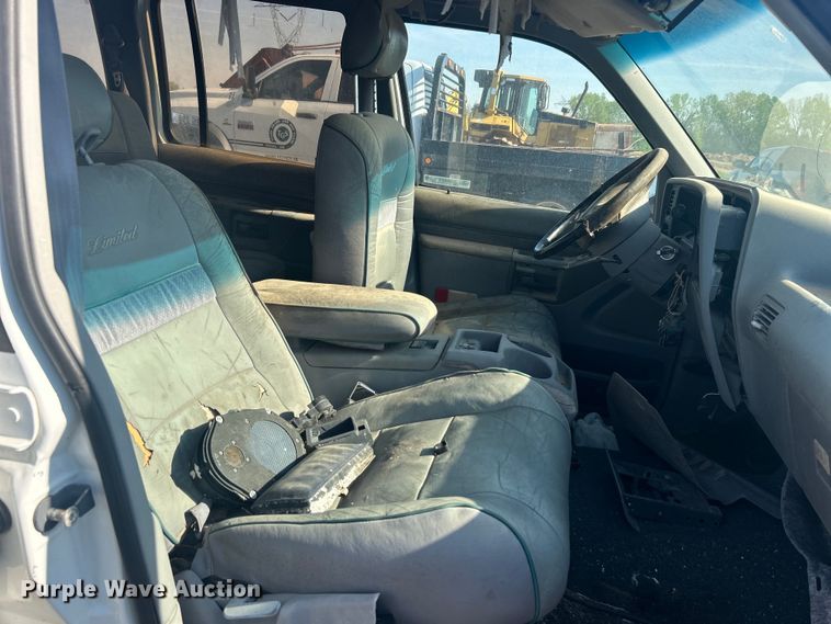 image for item NB9377 1994 Ford Explorer SUV