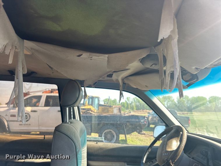 image for item NB9377 1994 Ford Explorer SUV