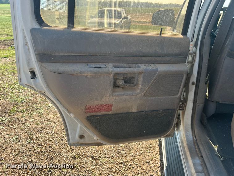 image for item NB9377 1994 Ford Explorer SUV