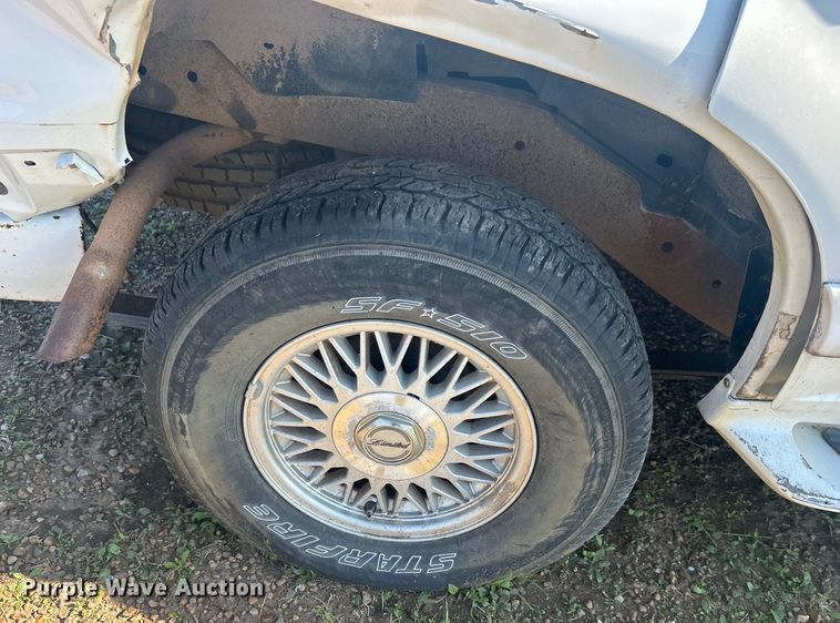 image for item NB9377 1994 Ford Explorer SUV