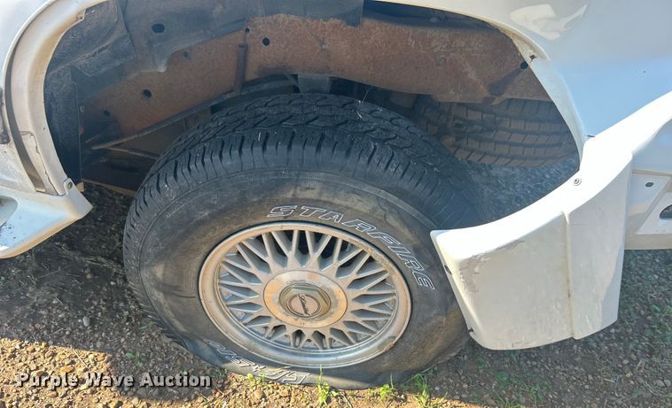 image for item NB9377 1994 Ford Explorer SUV