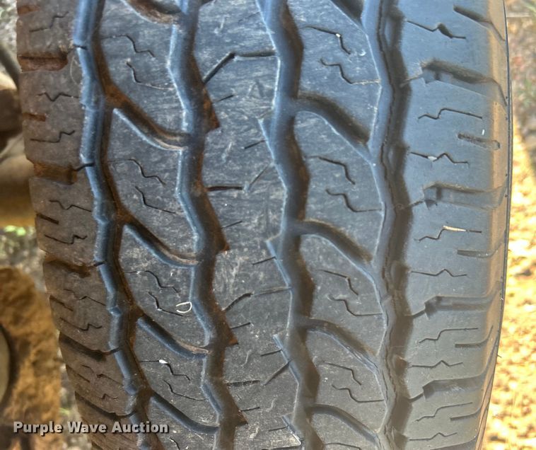 image for item NB9377 1994 Ford Explorer SUV