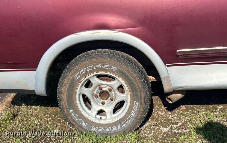 image for item NB9379 1997 Ford F150 SuperCab pickup truck