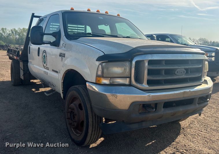 image for item NB9380 2002 Ford F450 Super Duty Crew Cab flatbed truck