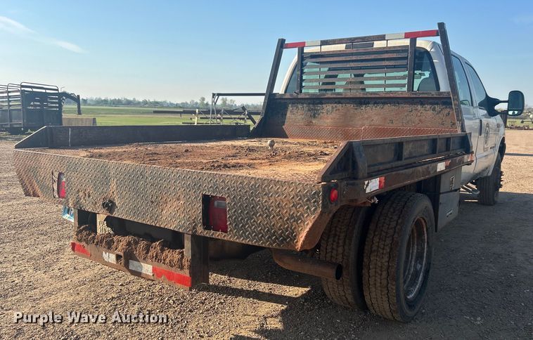 image for item NB9380 2002 Ford F450 Super Duty Crew Cab flatbed truck