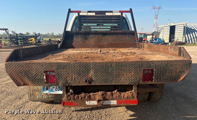 image for item NB9380 2002 Ford F450 Super Duty Crew Cab flatbed truck