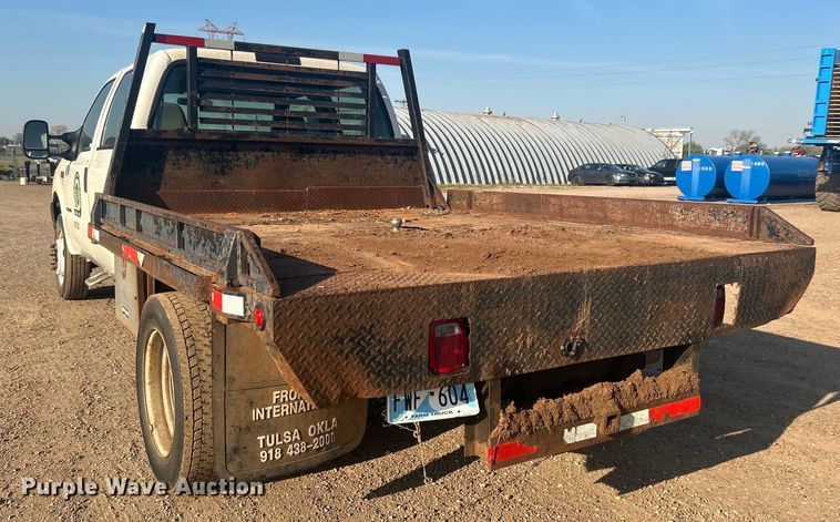 image for item NB9380 2002 Ford F450 Super Duty Crew Cab flatbed truck