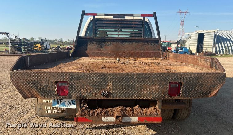 image for item NB9380 2002 Ford F450 Super Duty Crew Cab flatbed truck