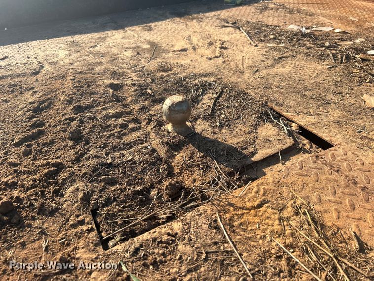 image for item NB9380 2002 Ford F450 Super Duty Crew Cab flatbed truck