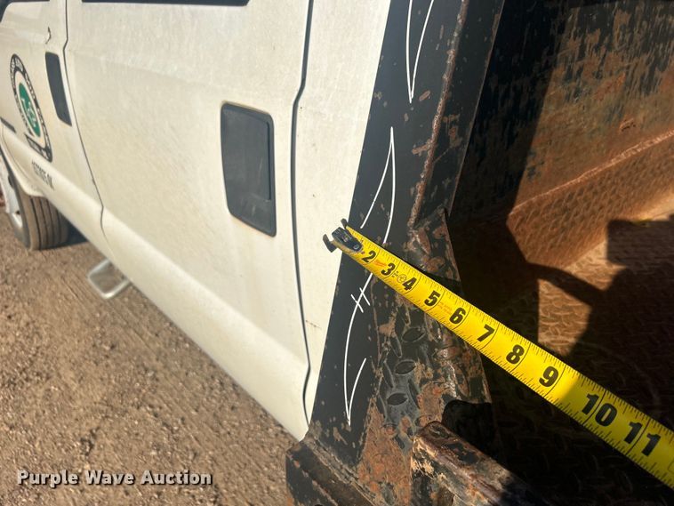 image for item NB9380 2002 Ford F450 Super Duty Crew Cab flatbed truck