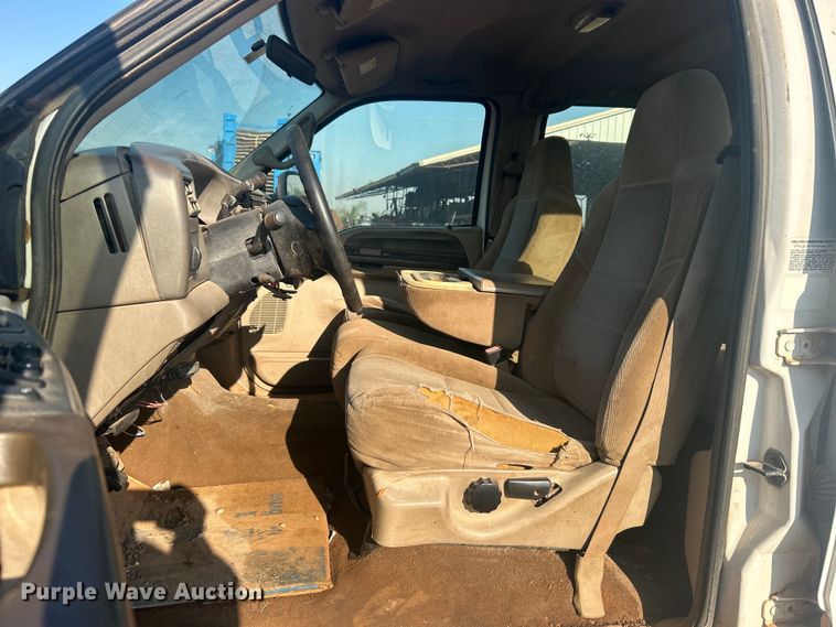 image for item NB9380 2002 Ford F450 Super Duty Crew Cab flatbed truck