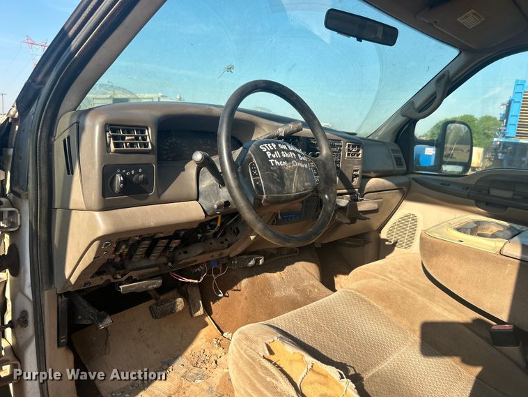 image for item NB9380 2002 Ford F450 Super Duty Crew Cab flatbed truck