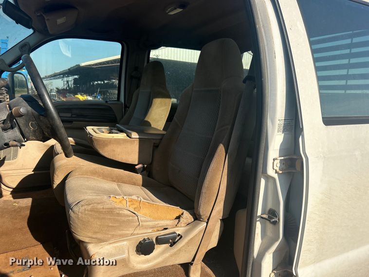 image for item NB9380 2002 Ford F450 Super Duty Crew Cab flatbed truck