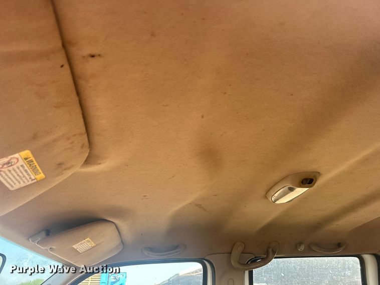 image for item NB9380 2002 Ford F450 Super Duty Crew Cab flatbed truck