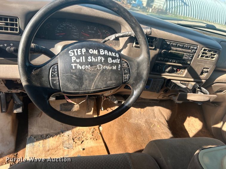 image for item NB9380 2002 Ford F450 Super Duty Crew Cab flatbed truck